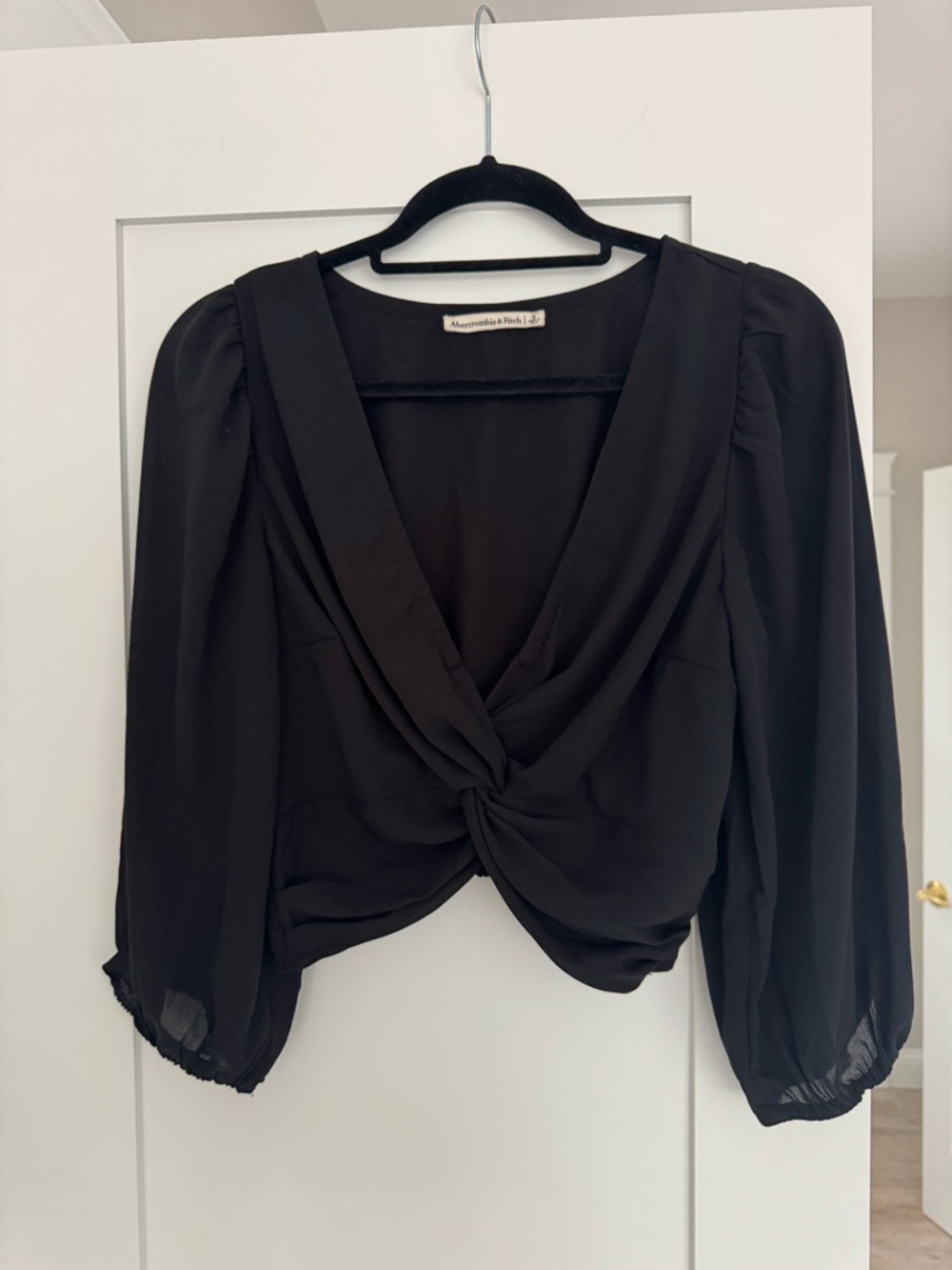 Abercrombie & Fitch Black Twist Front Blouse Puff Sleeve Crop Top Small